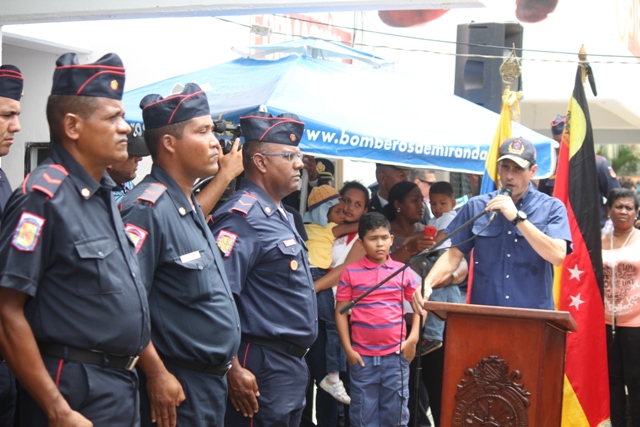 Capriles: Los Cuerpos de Bomberos de todo el país deben ser fortalecidos