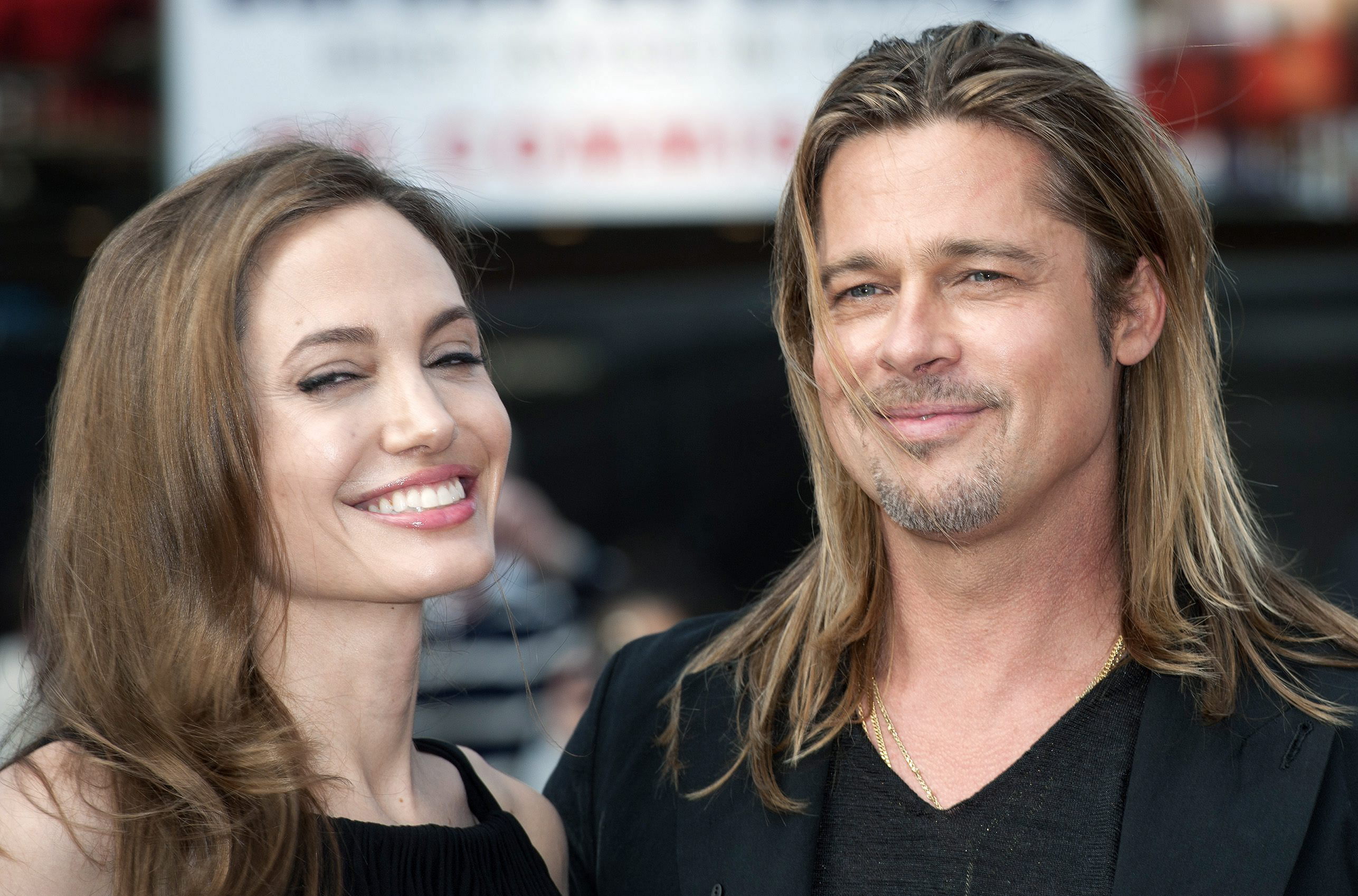 Angelina Jolie vs. Brad Pitt: qué pasó en el violento vuelo familiar que los llevó al divorcio