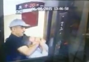 Patria terrorífica: Atracador casi desmaya a un abuelo para quitarle el teléfono (VIDEO)