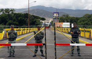 Mercancías siguen varadas en la frontera con Colombia