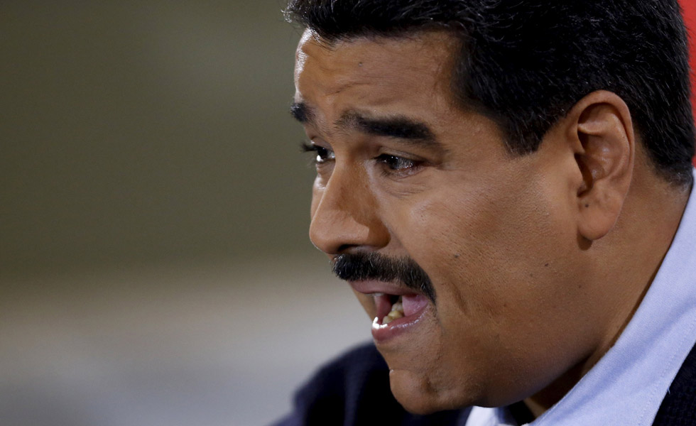 Maduro dice que llevará la Misión Barrio Tricolor… Al Country Club (Video + WTF)