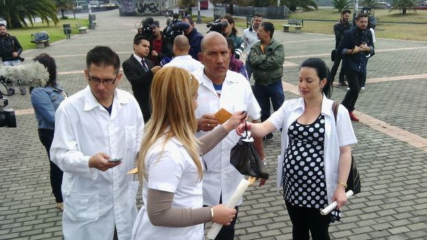 Médica cubana relata su odisea en Venezuela: “Tuvimos múltiples deserciones”