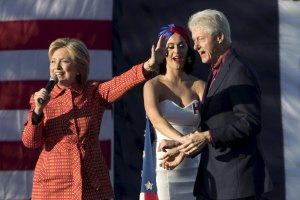 Bill Clinton y Katy Perry animan la campaña de Hillary (Fotos)