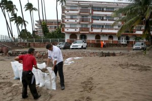 Peña Nieto visitará estados afectados por huracán Patricia para conocer daños
