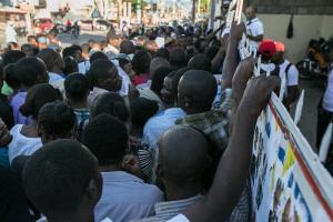 Al menos 30 detenidos al comenzar las elecciones en Haití