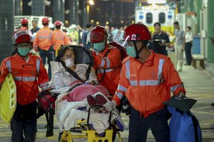 Al menos 100 heridos en un accidente de ferry en Hong Kong
