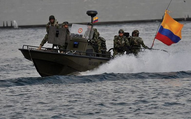 Armada colombiana rescata a 35 turistas que naufragaron en Islas del Rosario