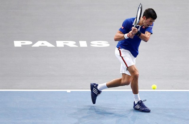 Djokovic avanza con autoridad a las semifinales del Masters de París