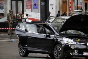 Encontrado en París el carro que pudo haber servido para preparar atentados (fotos)