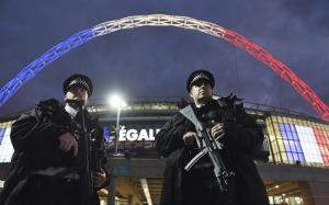 Reportan fuerte presencia policial en las inmediaciones del estadio de Wembley
