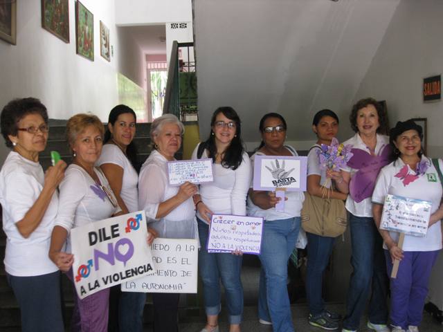 Venezolanas marchan para erradicar la violencia contra la mujer