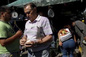 Economía venezolana se desplomaría 6,2% este año, según sondeo