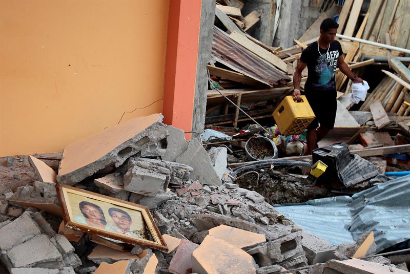 Registradas 304 réplicas tras el terremoto de 7,8 grados en Ecuador
