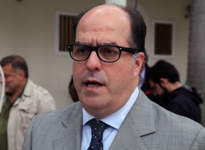 Julio Borges: La persecución del Gobierno contra Villa Rosa demuestra su debilidad
