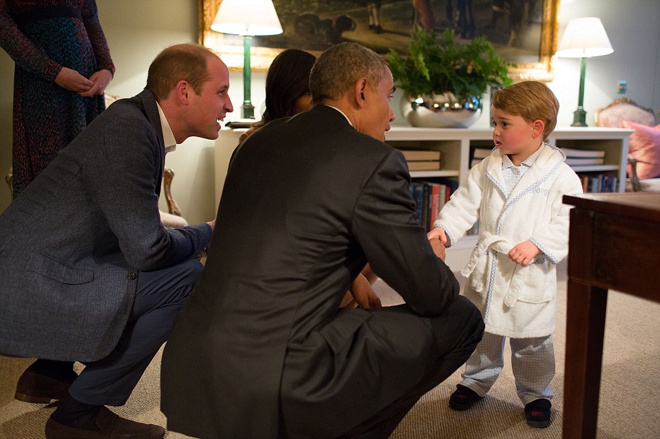 El príncipe George recibió a los Obama en pijama (fotos)