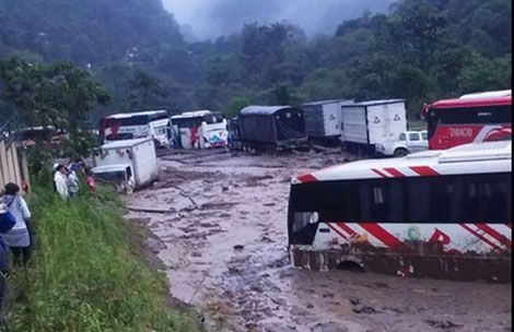 Al menos cuatro muertos y 300 afectados por desbordamiento de río en Ecuador
