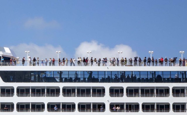MIA07. Miami (United States), 01/05/2016.- Passengers on board cruise ship Adonia, from the new Carnival's Fathom line, are seen on the vessel's deck as it sails Miami's port while on its way to Cuba, in Miami, Florida, USA, 01 May 2016. Ship Adonia, with a capacity of 704 passengers, is the first American cruise line to make a voyage to Cuba in about 50 years. (Estados Unidos) EFE/EPA/CRISTOBAL HERRERA