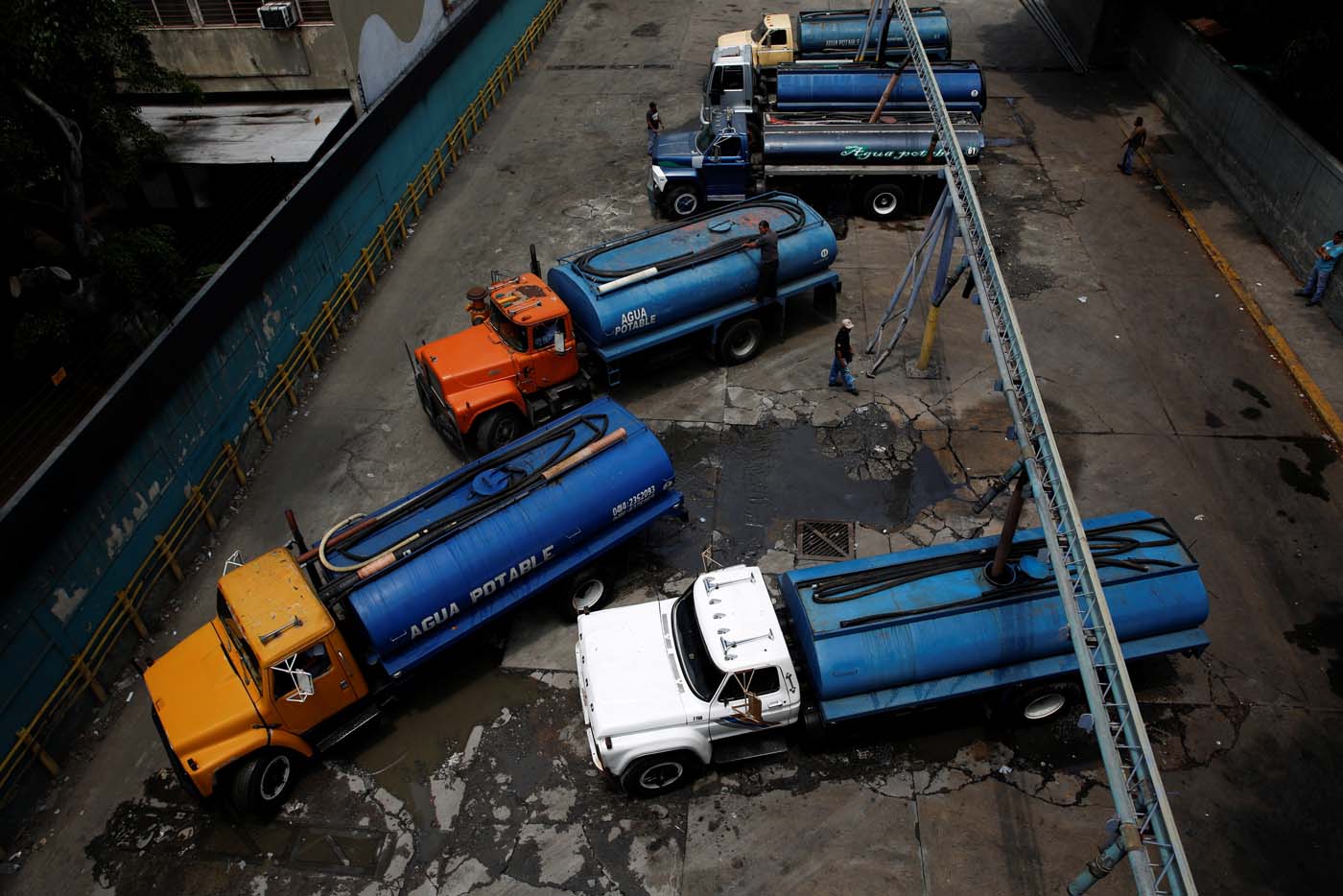 Hasta 20 millones de bolívares pagan caraqueños por un camión cisterna