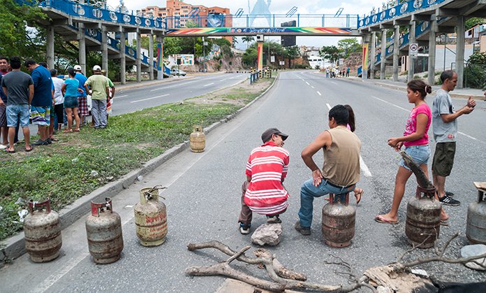 Luego de tres semanas sin despacho de gas vecinos trancaron la intercomunal de Barquisimeto