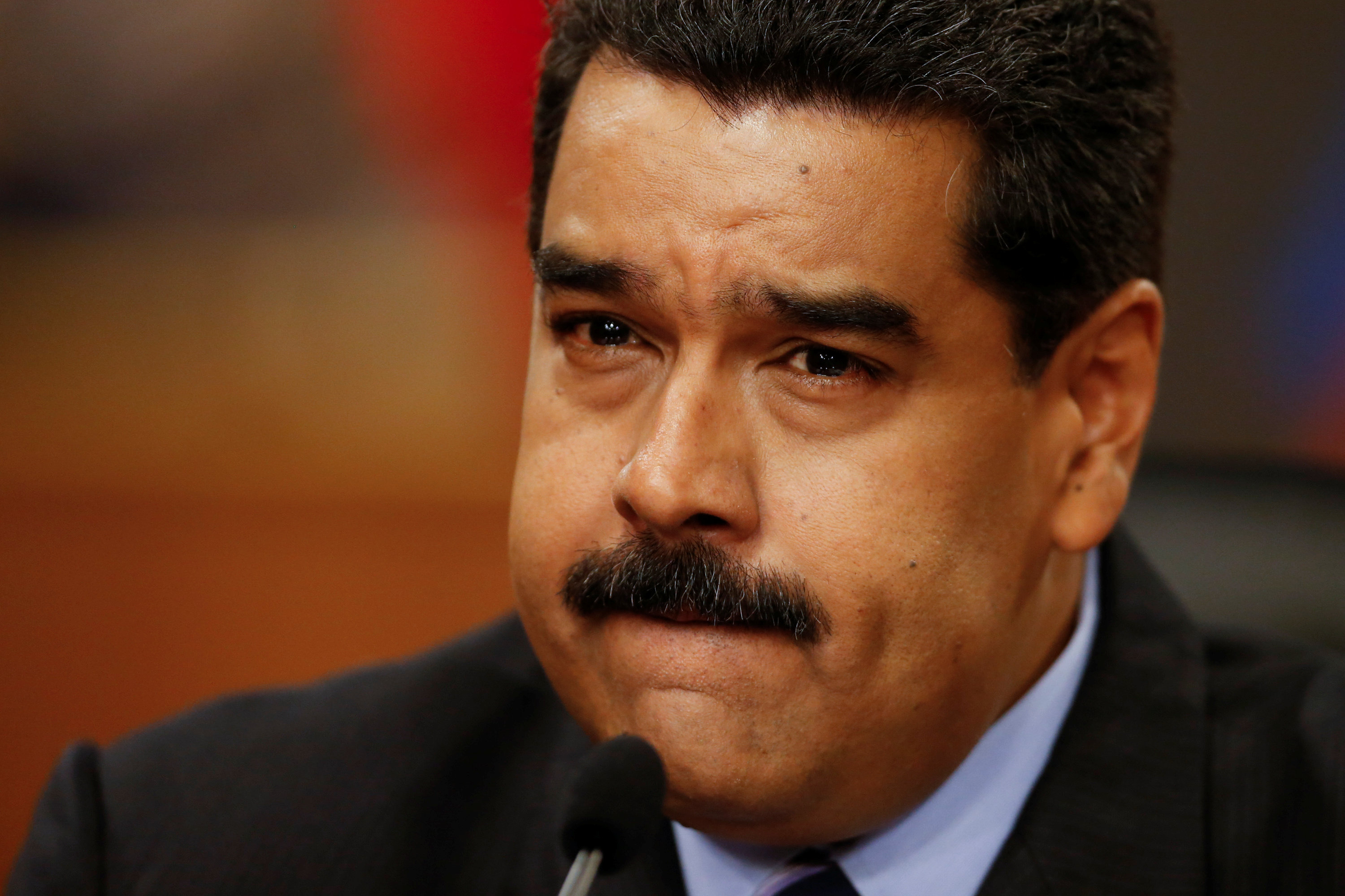 Maduro acusa a líderes de oposición de haber pagado para generar saqueos en el país