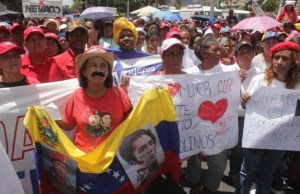 Así transcurre la marcha de mujeres convocada por el chavismo (Fotos)