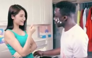 Mira el comercial de un detergente que generó polémica por su contenido racista (VIDEO)