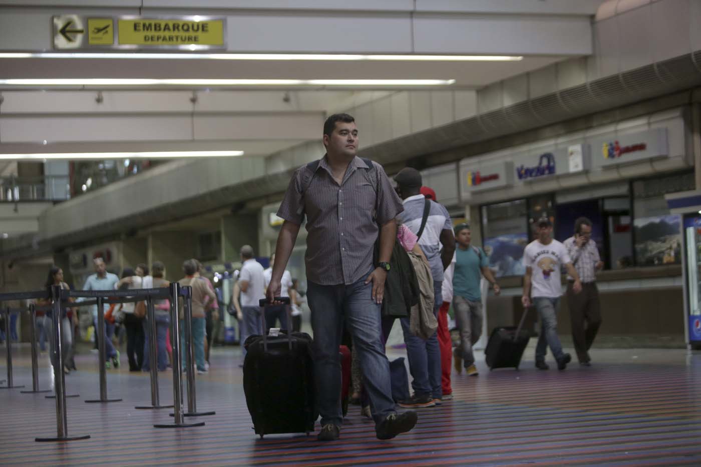 ¿Cómo pueden viajar los venezolanos en Colombia vía aérea? Los documentos que necesitas