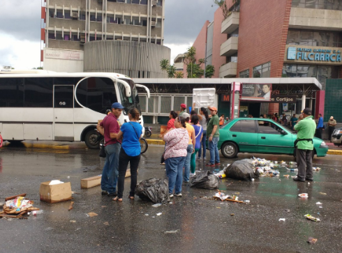 ¡Se cansaron! En Los Cortijos protestan porque tienen hambre (Videos + Fotos)