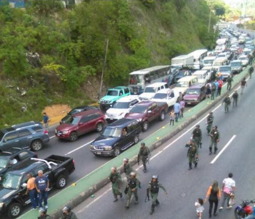 Cerrado el paso vehicular en la autopista Caracas – La Guaira