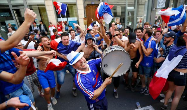 Football Soccer - EURO 2016 - Lyon, France - 26/6/16 - France fans celebrate their team's win against the Republic of Ireland in Lyon, France.    REUTERS/Wolfgang Rattay