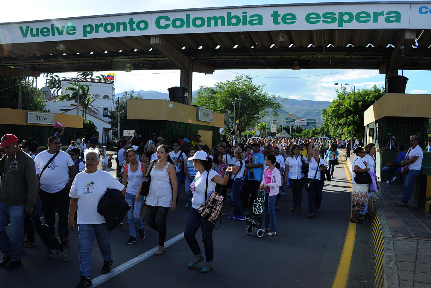 Cancilleres de Colombia y Venezuela se reunirán para tratar reapertura de la frontera