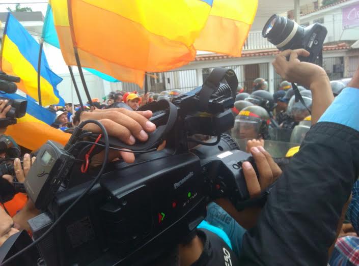 Repudian represión de la GNB a la prensa durante movilización hacia el CNE (Comunicado)