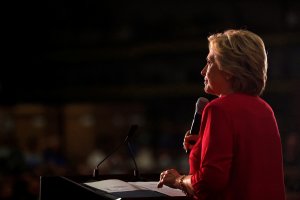 Autoridades de EEUU investigan presunto hackeo a campaña de Hillary Clinton