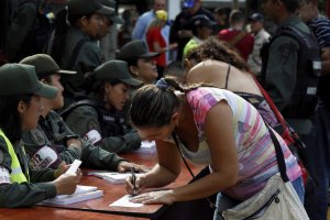 Planilla de control migratorio retardó paso a Colombia