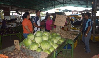 Merma la venta de hortalizas en mercado de Anaco