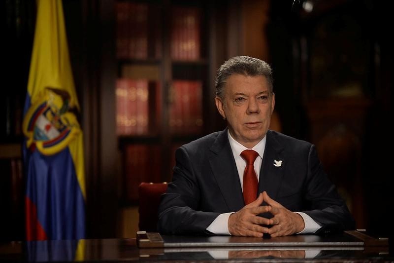 Juan Manuel Santos: “No conviene” permitir el paso de vehículos a Venezuela