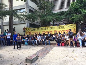 Estudiantes de la USB también protestan por decisión del CNE
