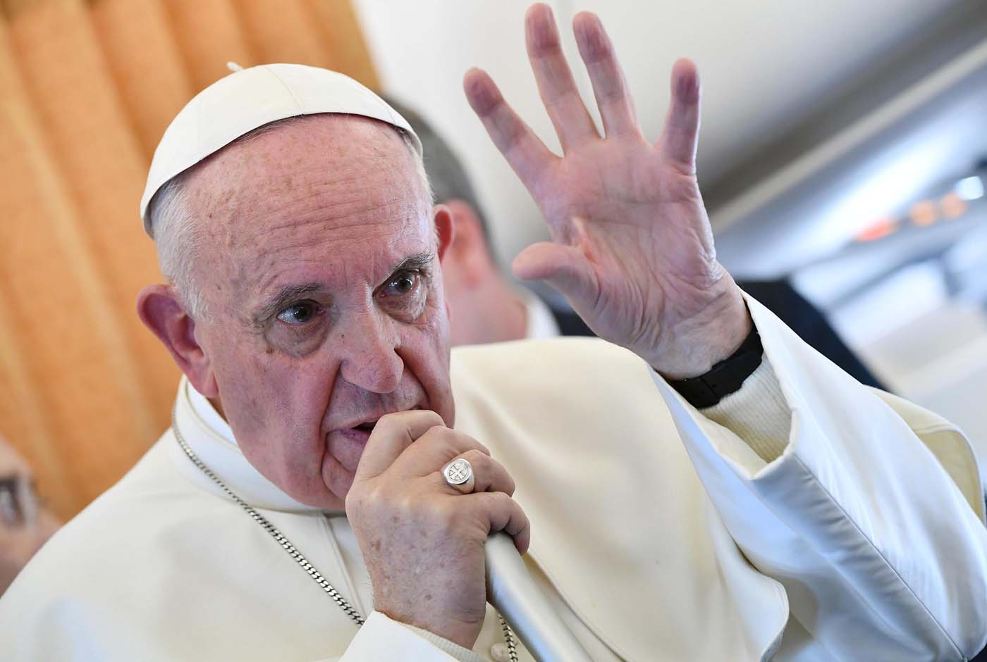 El Papa dice que falta de instrucción atenta contra dignidad de las personas