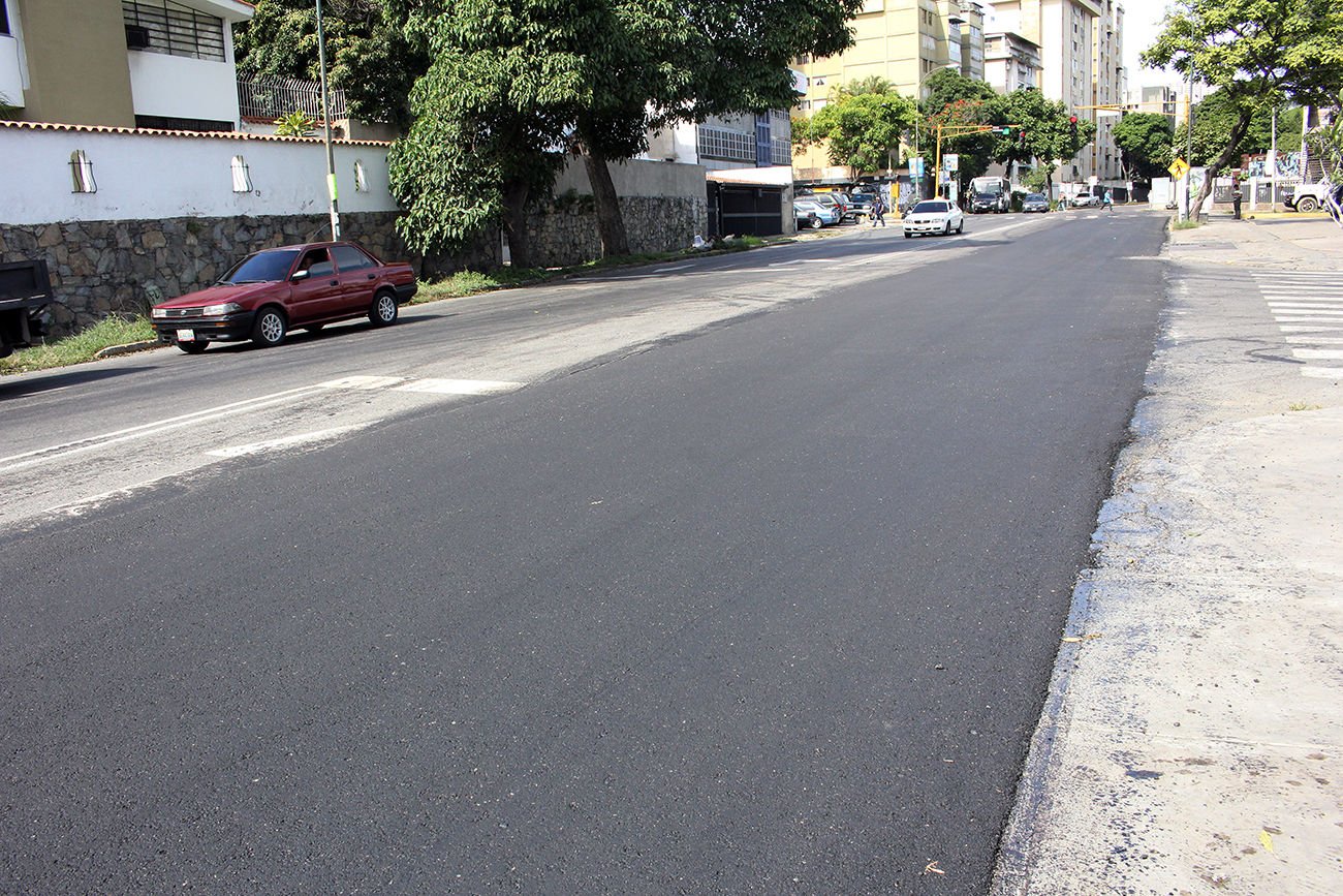 Alcaldía de Baruta asfaltó vías en Las Minas y La Trinidad