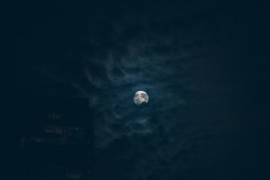 ¿Cómo influye la luna en los terremotos?