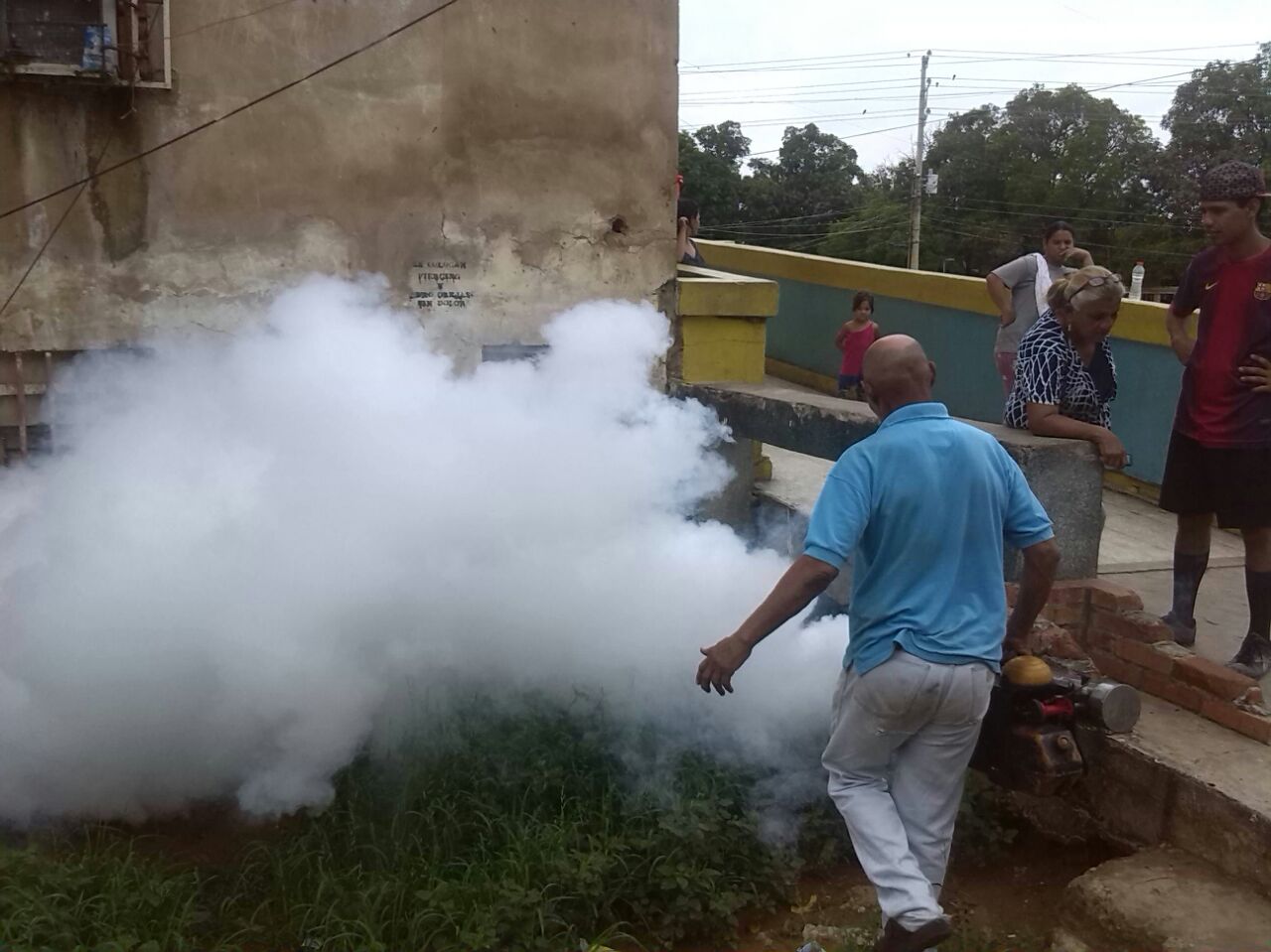 Fumigan áreas del Hospitalito La Paz en Maracaibo