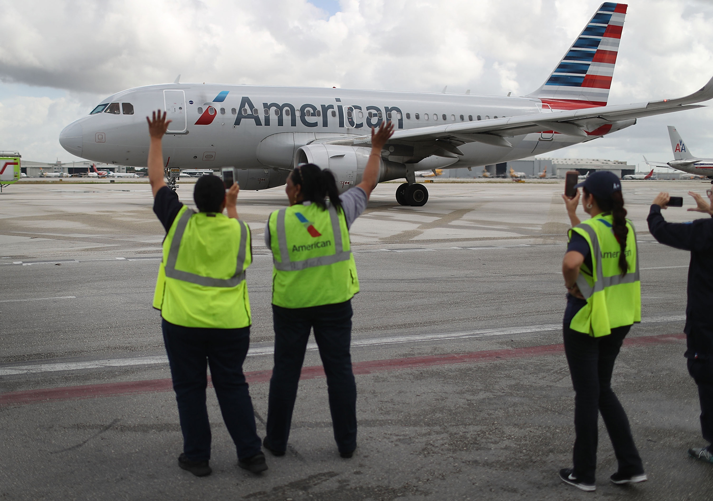 Dominicano viajó a Estados Unidos en el tren de aterrizaje de un avión