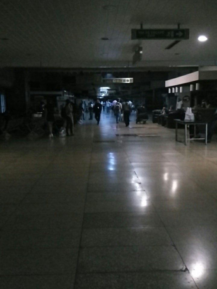Apagón dejó a oscuras aeropuerto Internacional de Maiquetía (fotos)