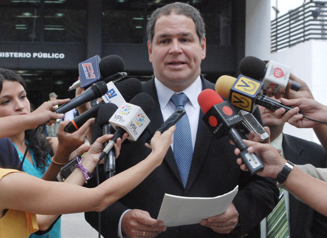 Luis Florido exige a Fiscal General que establezca sanciones a los funcionarios que violan la Constitución