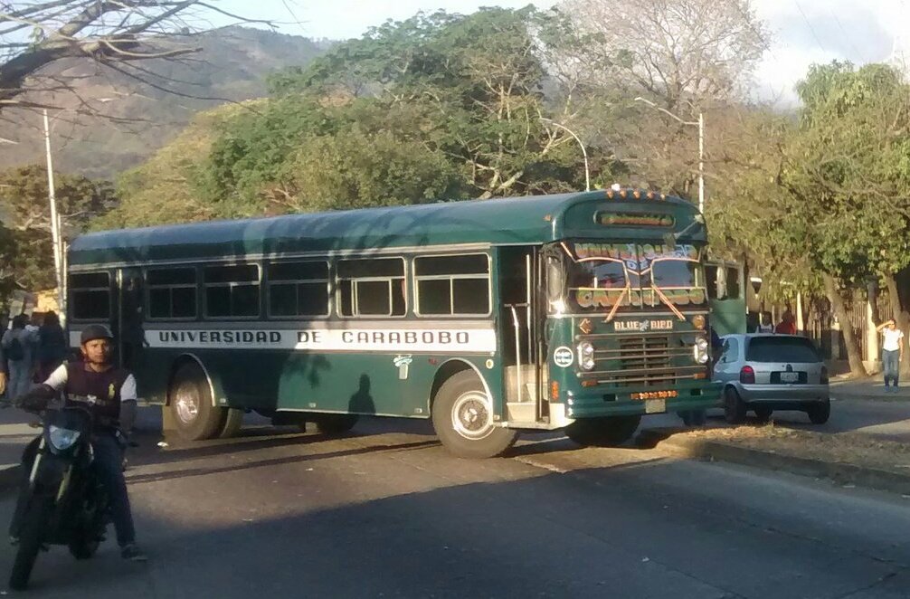 #22F: Protesta de transportistas de la Universidad de Carabobo