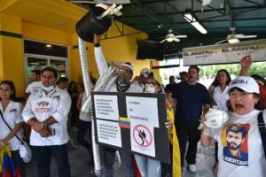 Exiliados venezolanos tras los millonarios del chavismo en EEUU