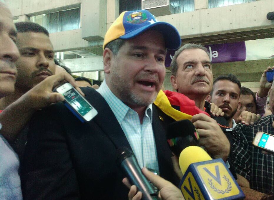 Luis Florido: Maduro no puede solicitar salida de Venezuela de la OEA porque dio golpe de Estado