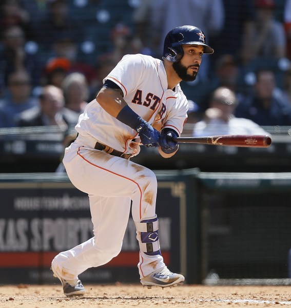 El infielder de los Astros de Houston, Marwin González (Foto: AFP)