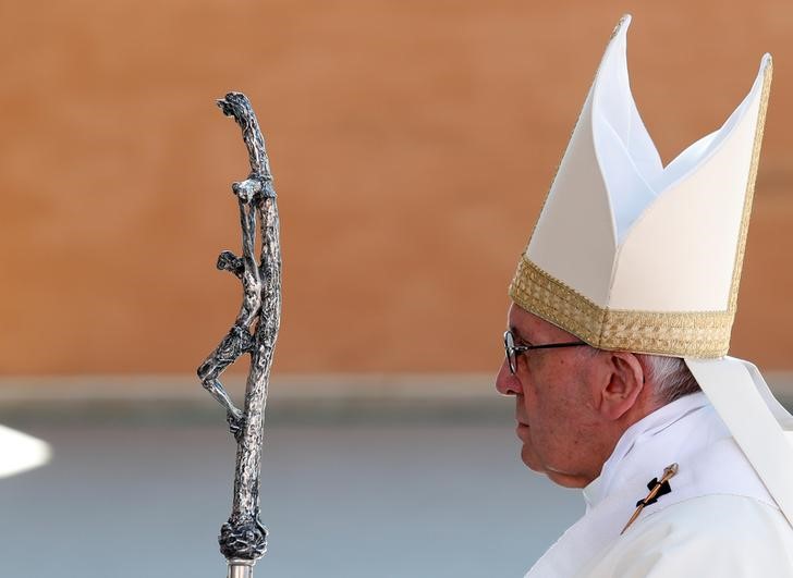Papa Francisco dice que es urgente la cooperación internacional sobre inmigración