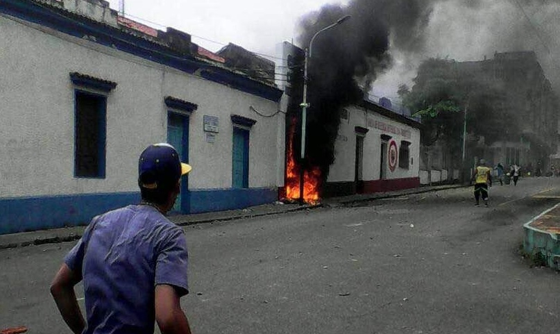 Incendian puesto policial en Colón-Táchira #15May